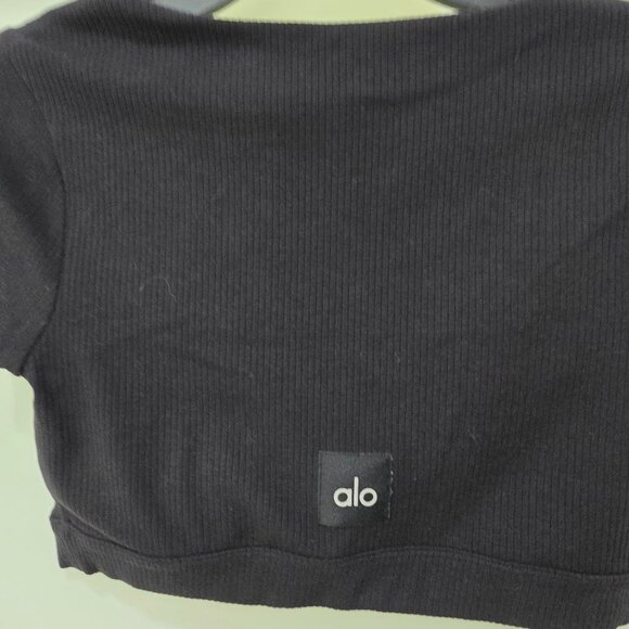 Alo Yoga Women’s Black Ribbed Crop Top – Size M – Short Sleeve Button Front - Picture 5 of 7